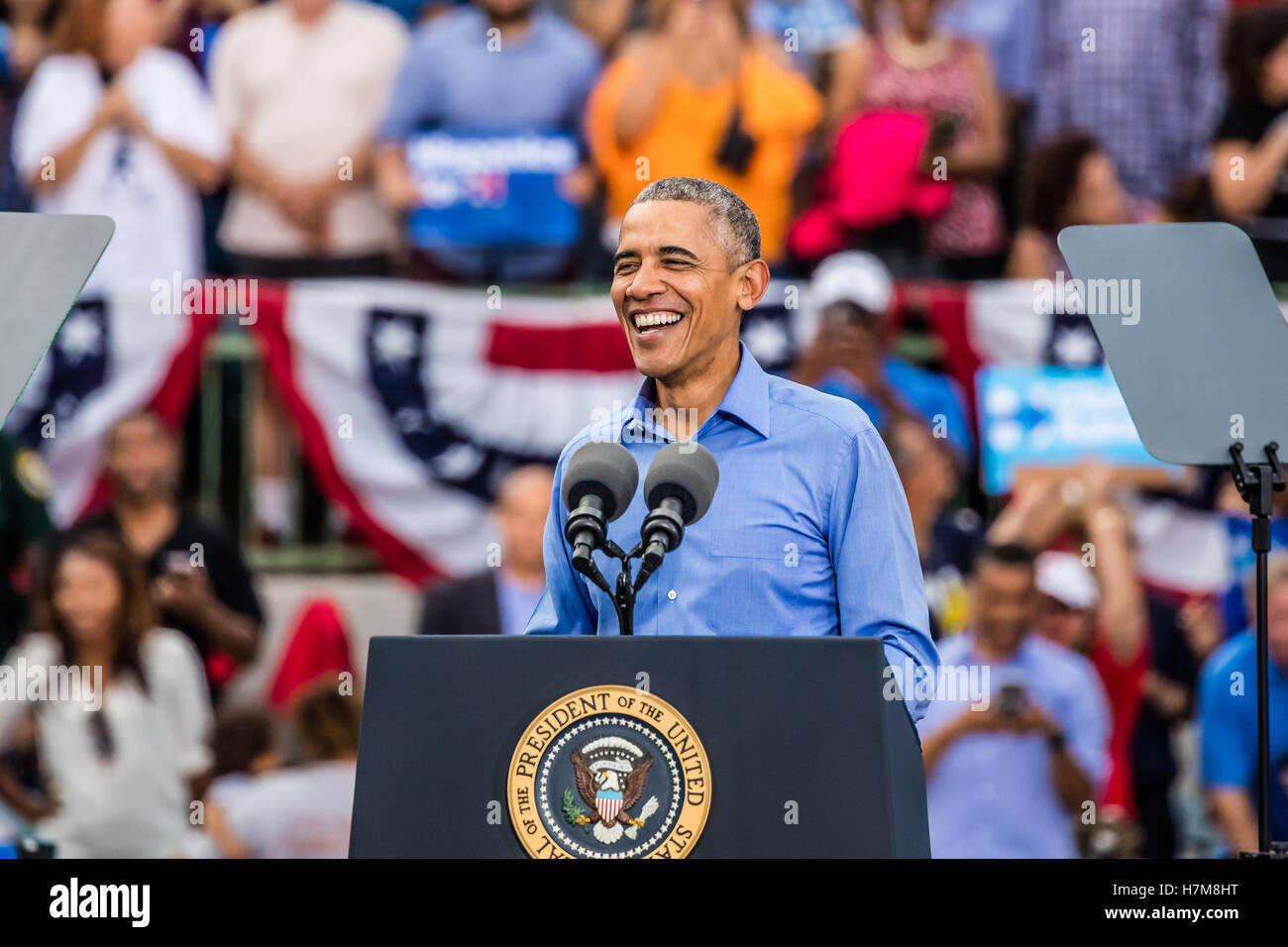 Kissimmee, Floride, USA. 06 Nov, 2016. Le président Barack Obama fait campagne pour Hillary Clinton le dimanche 6 novembre 2016, à l'Heritage Park à Kissimmee, Floride. Crédit : l'accès Photo/Alamy Live News Banque D'Images