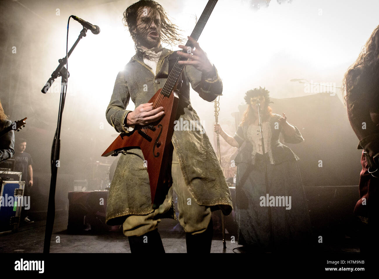 Toronto, Ontario, Canada. Nov 6, 2016. Le groupe de death metal italien 'Fleshgod Apocalypse' effectué à la Phoenix Concert Theatre à Toronto. Membres du groupe : TOMMASO RICCARDI, Paolo Rossi, CRISTIANO TRIONFERA, FRANCESCO PAOLI, FRANCESCO FERRINI Crédit : Igor/Vidyashev ZUMA Wire/Alamy Live News Banque D'Images