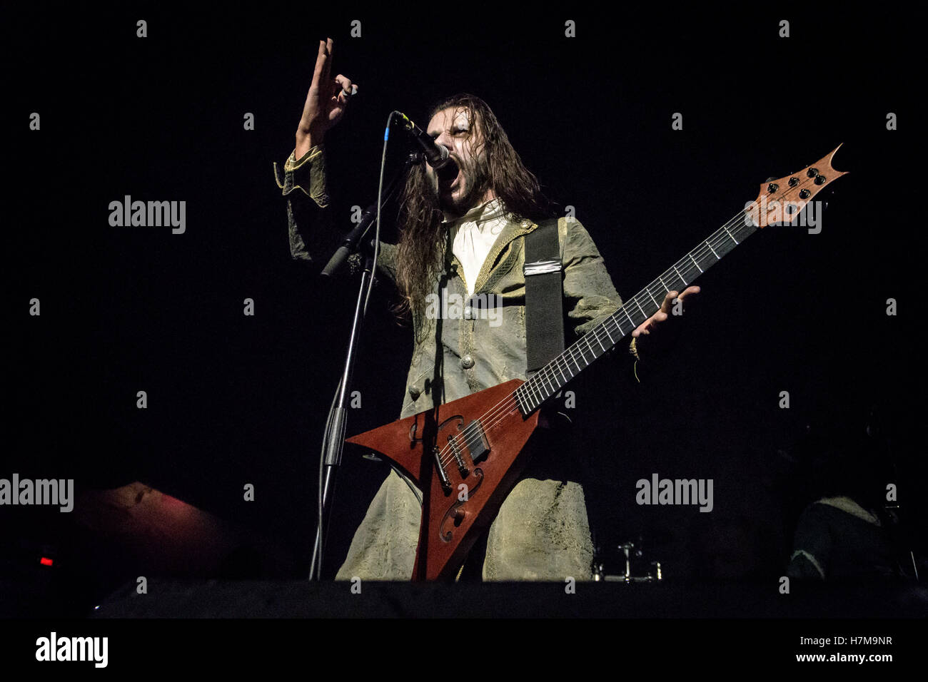 Toronto, Ontario, Canada. Nov 6, 2016. Le groupe de death metal italien 'Fleshgod Apocalypse' effectué à la Phoenix Concert Theatre à Toronto. Membres du groupe : TOMMASO RICCARDI, Paolo Rossi, CRISTIANO TRIONFERA, FRANCESCO PAOLI, FRANCESCO FERRINI Crédit : Igor/Vidyashev ZUMA Wire/Alamy Live News Banque D'Images