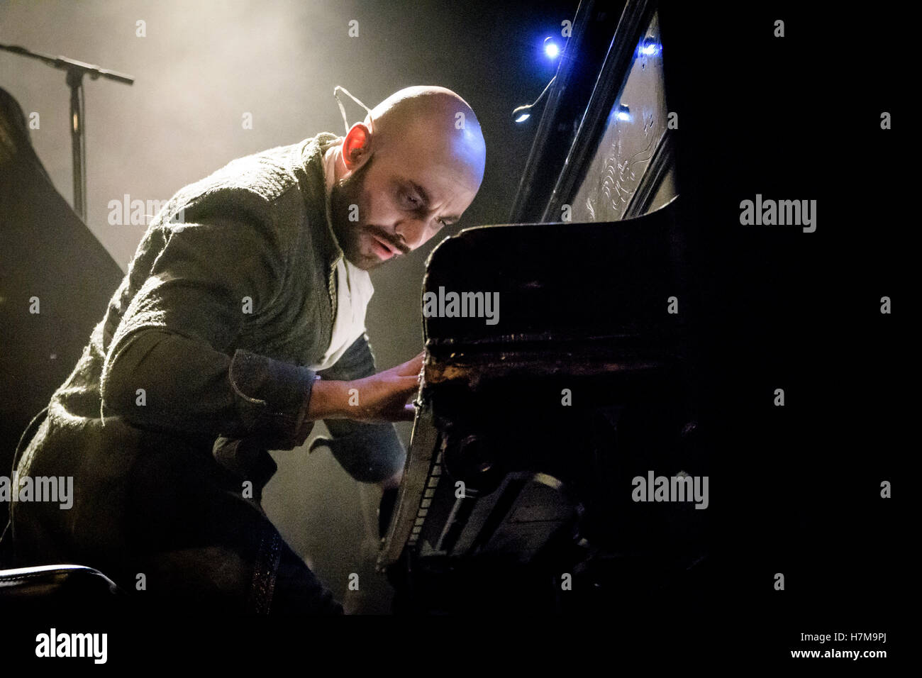 Toronto, Ontario, Canada. Nov 6, 2016. Le groupe de death metal italien 'Fleshgod Apocalypse' effectué à la Phoenix Concert Theatre à Toronto. Membres du groupe : TOMMASO RICCARDI, Paolo Rossi, CRISTIANO TRIONFERA, FRANCESCO PAOLI, FRANCESCO FERRINI Crédit : Igor/Vidyashev ZUMA Wire/Alamy Live News Banque D'Images