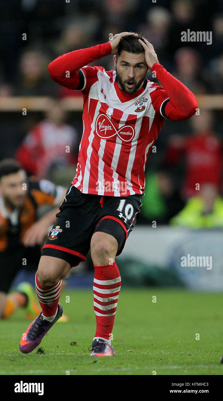 Southampton Charlie Austin réagit au cours de la Premier League match au stade KCOM, Hull. Banque D'Images