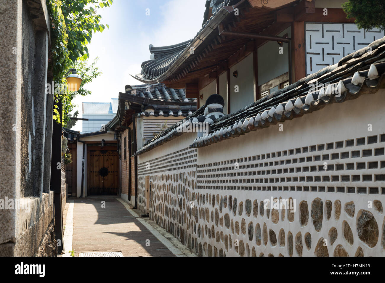 Petit et vide alley et de vieux bâtiments au village de Bukchon Hanok à Séoul, Corée du Sud. Banque D'Images