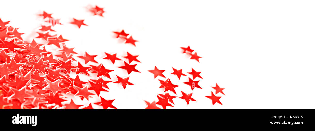 Maison de vacances petites étoiles rouges brillant tableau des ornements sur fond blanc, en-tête de vacances Banque D'Images