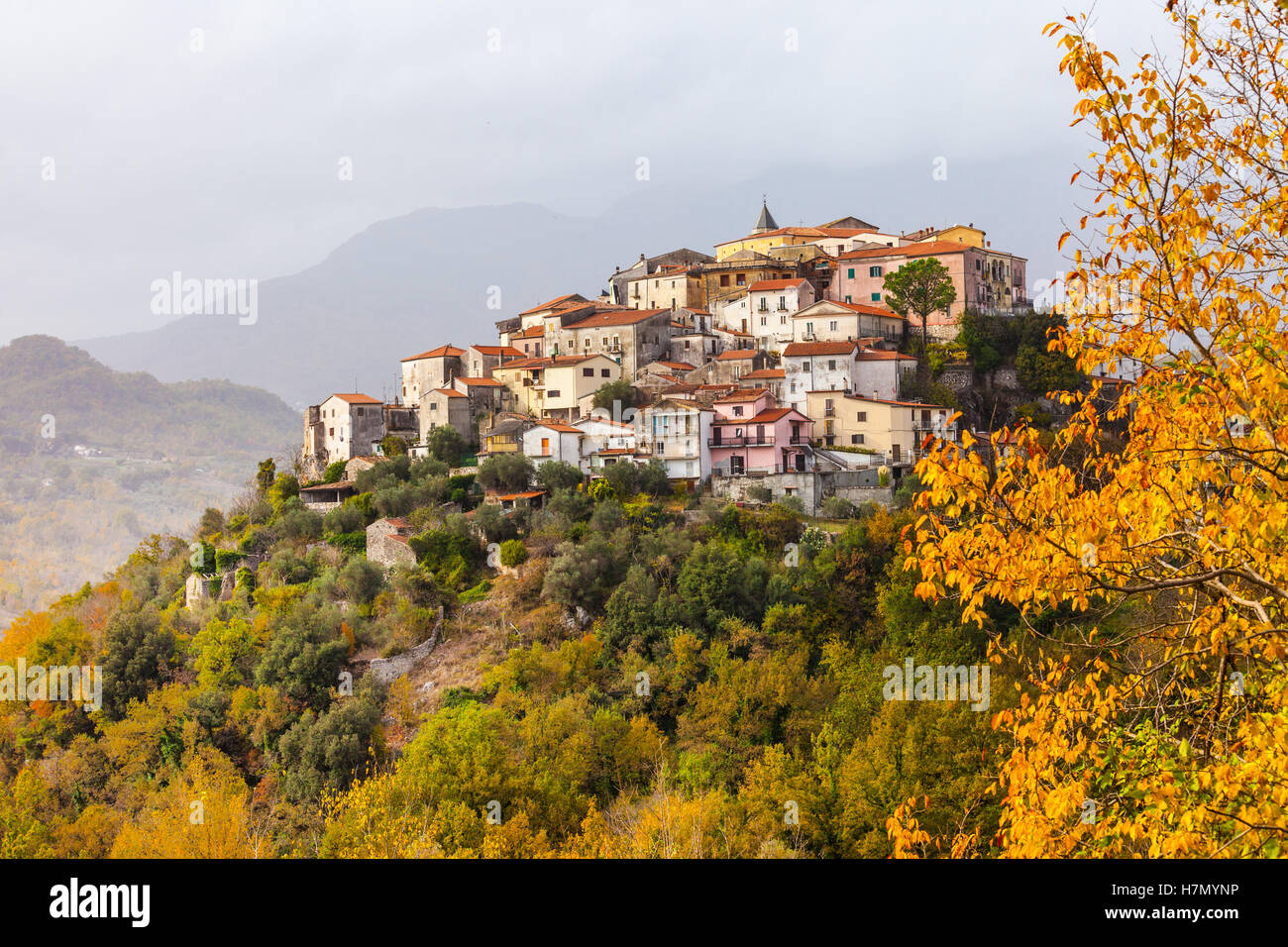 Cerro al Volturno impressionnant village,molise,italie. Banque D'Images
