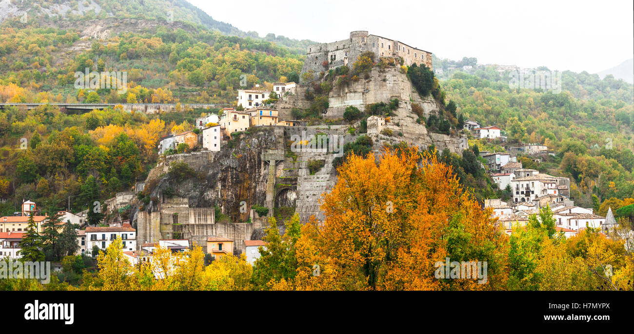 Village médiéval (borgo) Cerro al Volturno' dans le Molise, Italie Banque D'Images