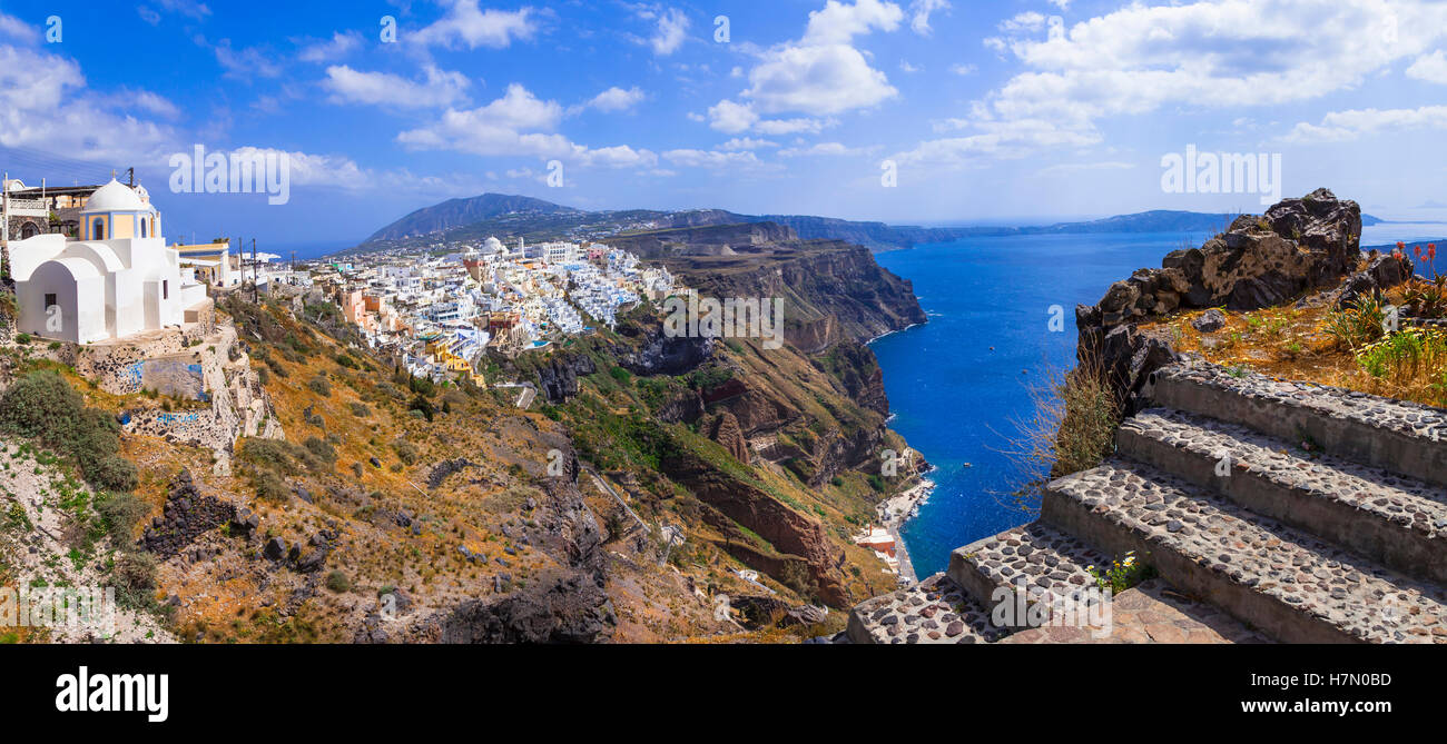 Vue panoramique de la magnifique village d'Oia, Santorin. Grèce Banque D'Images
