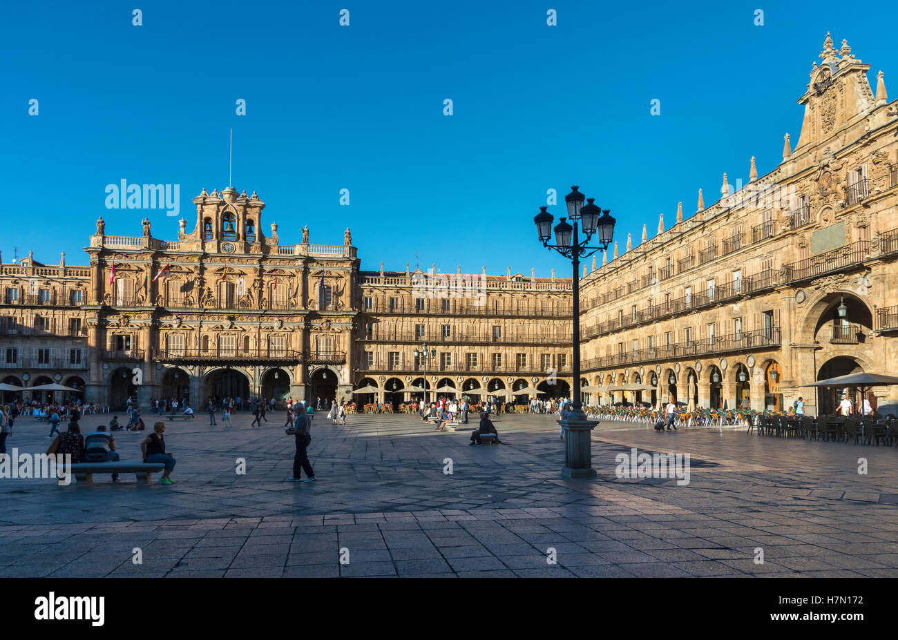 La Plaza Mayor baroque dans le centre de Salamanque, Espagne. Banque D'Images