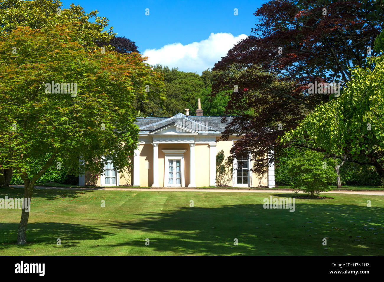 Une maison d'été dans les jardins de Mount Edgcumbe à Cornwall, England, UK Banque D'Images