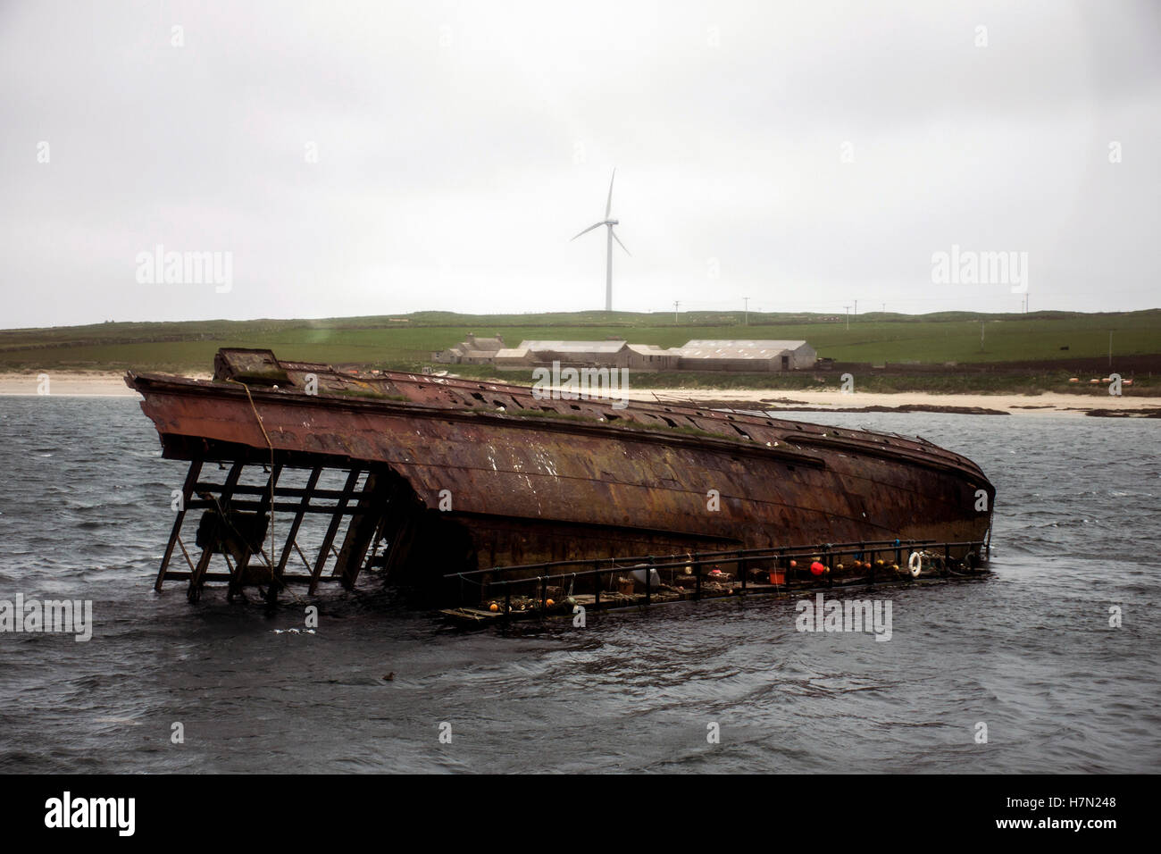 L'île d'Orkney Ecosse à Scapa bay old rusty Sunken ship wreck 2 Banque D'Images