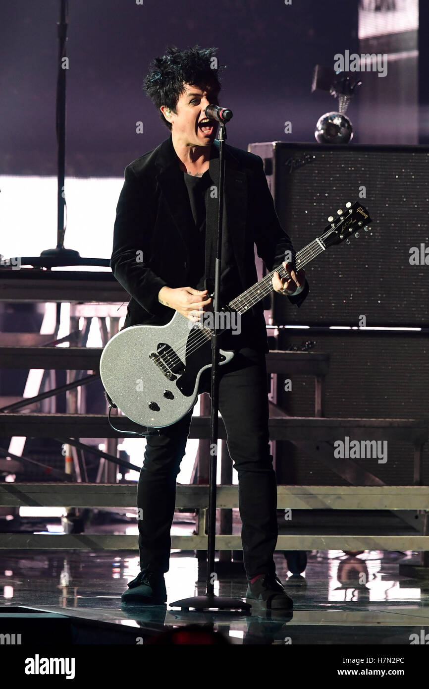 Billie Joe Armstrong de Green Day pendant l'MTV Europe Music Awards à l'Ahoy Rotterdam, Pays-Bas. ASSOCIATION DE PRESSE Photo. Photo Date : Dimanche 6 Novembre, 2016. Voir PA Story SHOWBIZ MTV. Crédit photo doit se lire : Ian West/PA Wire Banque D'Images