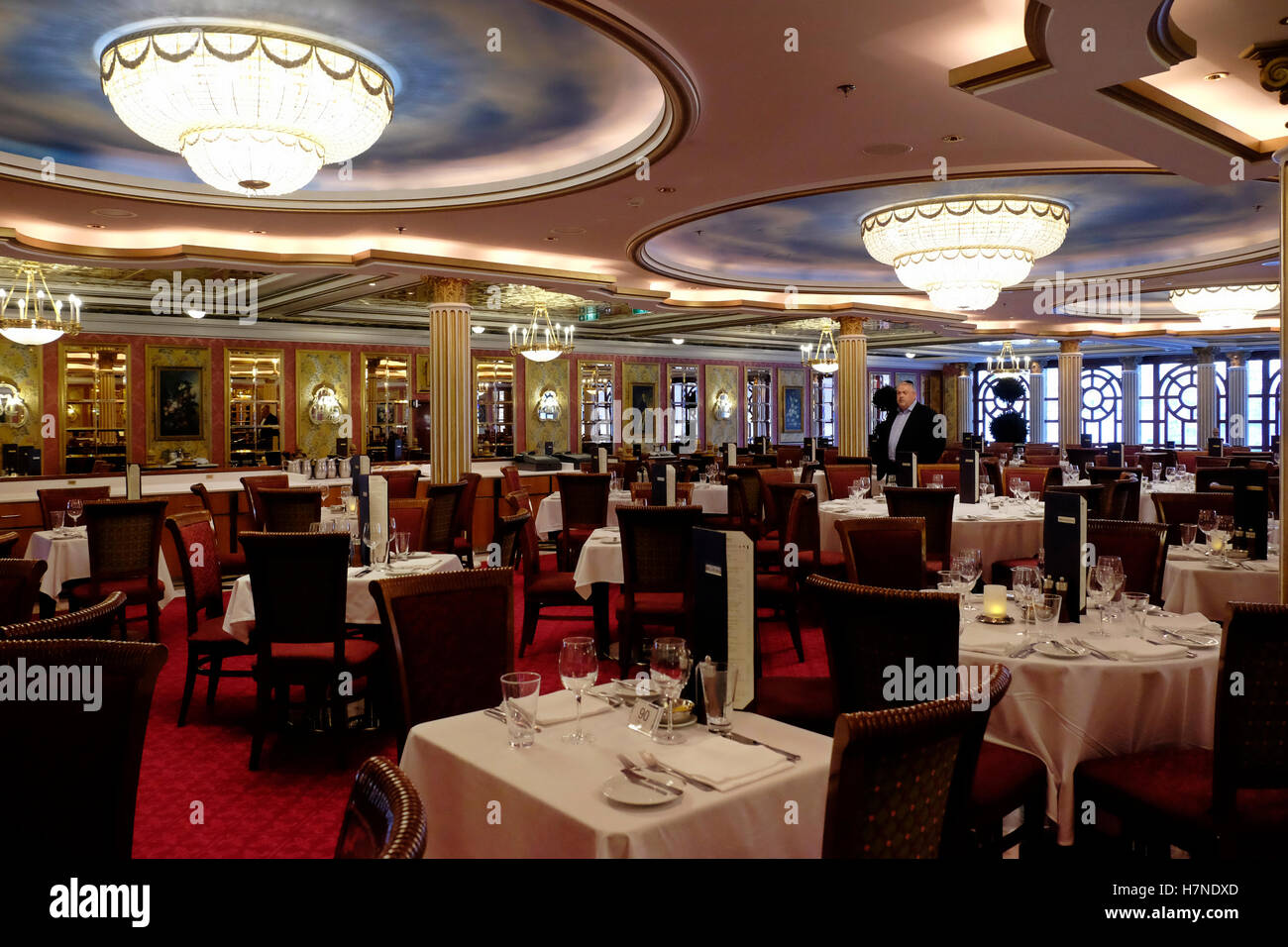 Une Salle A Manger A L Interieur De La Star Norvegienne Un Navire