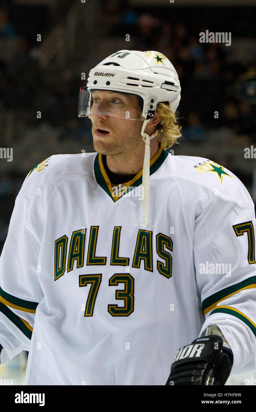8 décembre 2011 ; San Jose, CA, États-Unis ; l'aile droite des étoiles de Dallas Michael Ryder (73) se réchauffe avant le match contre les requins de San Jose au HP Pavilion. Banque D'Images