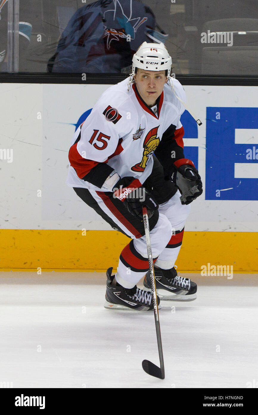 19 janvier 2012; San Jose, CA, États-Unis; les sénateurs d'Ottawa, aile gauche Zack Smith (15), se réchauffe avant le match contre les requins de San Jose au pavillon HP. Ottawa a vaincu San Jose 4-1. Banque D'Images