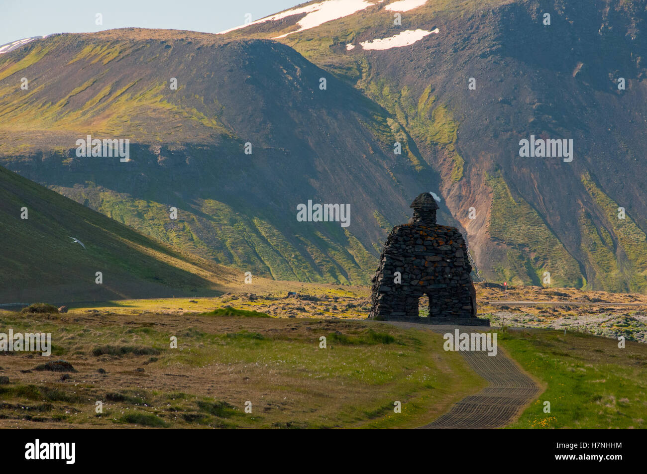 Statue de Barður Snaefellsás par Ragnar Kjartansson artiste à Arnarstapi sur la péninsule de Snæfellsnes, au nord-ouest de l'Islande Banque D'Images