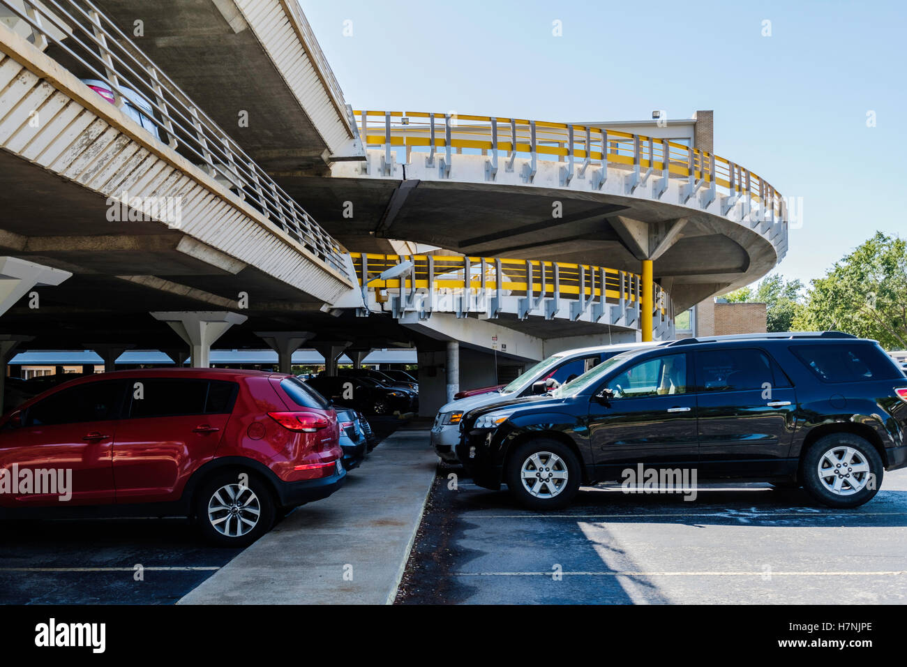 Un parking privé couvert pour une entreprise à Oklahoma City, Oklahoma, USA. Banque D'Images