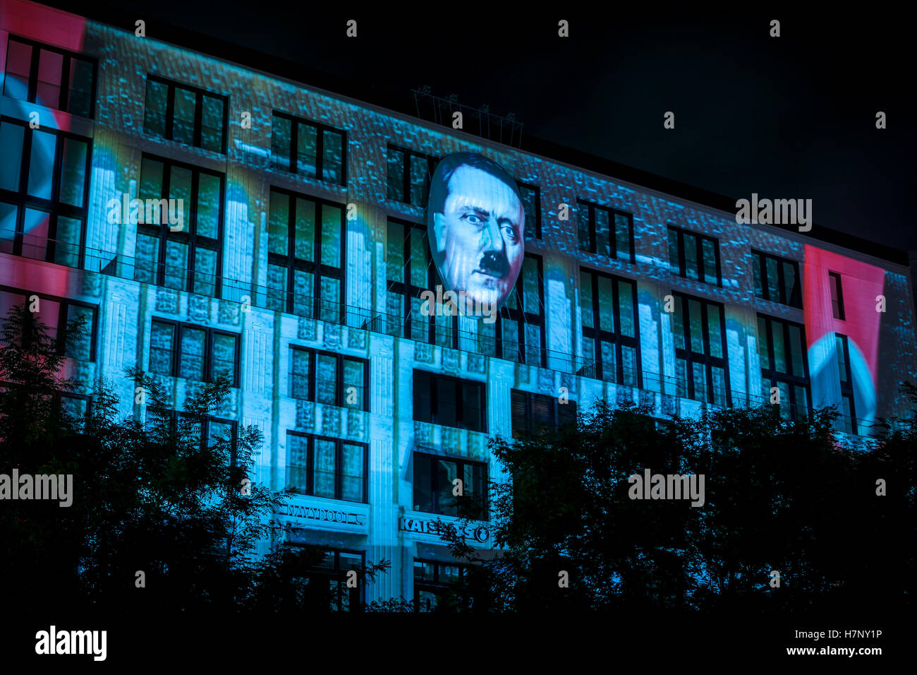 Festival des lumières. Projection sur la façade historique du nouveau centre commercial "l'ensemble de Berlin' à la Potsdamer Platz. Banque D'Images
