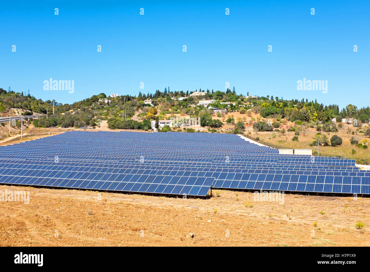 Panneaux solaires à la campagne du Portugal Banque D'Images