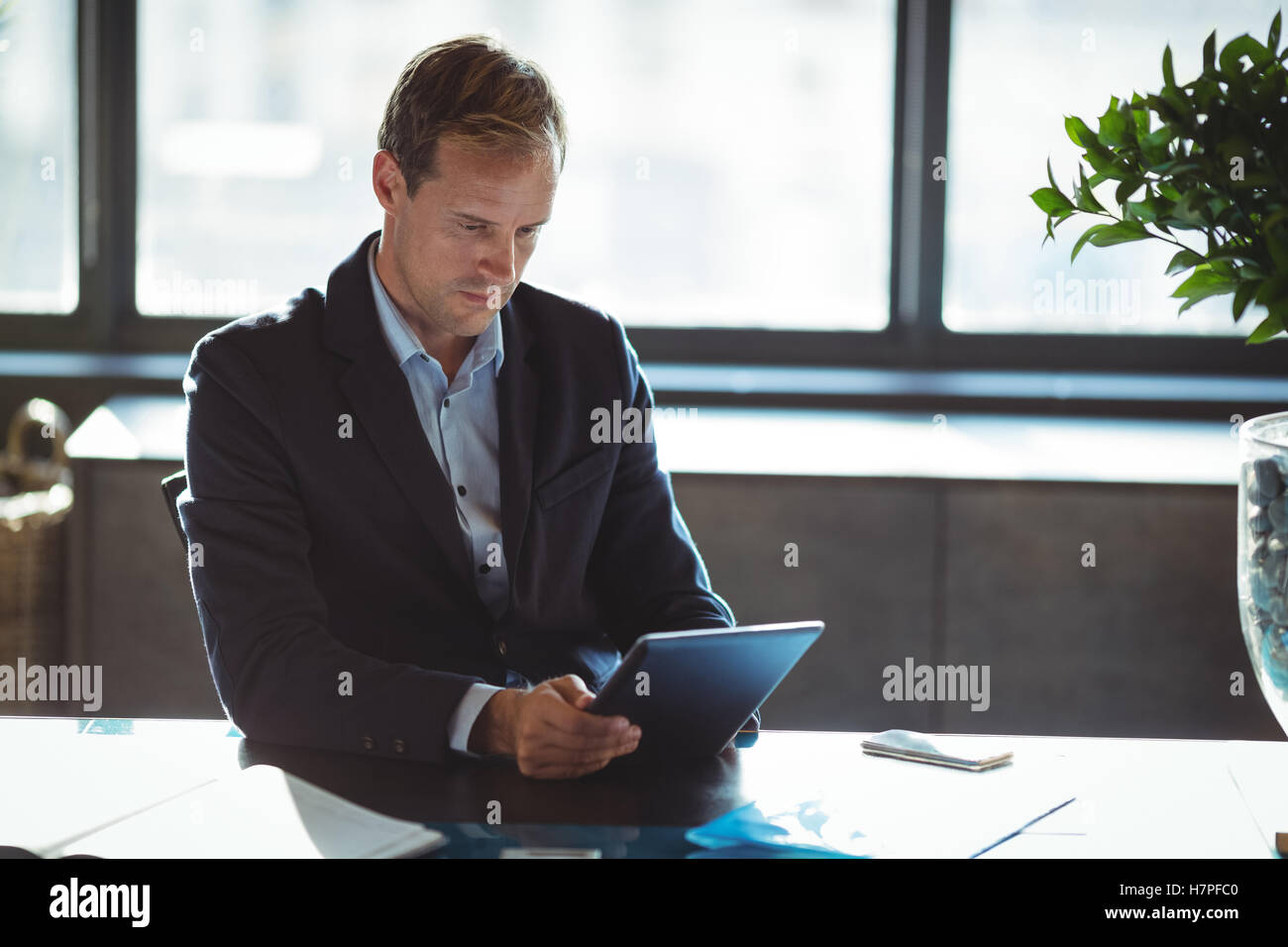 Businessman using digital tablet in office Banque D'Images