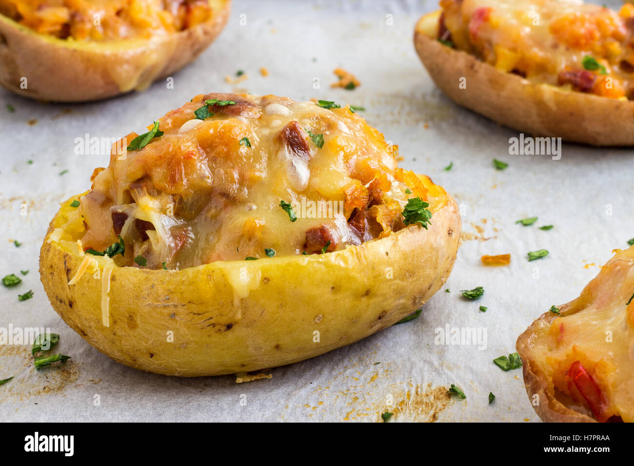 Pommes de terre au four avec du fromage Banque de photographies et d