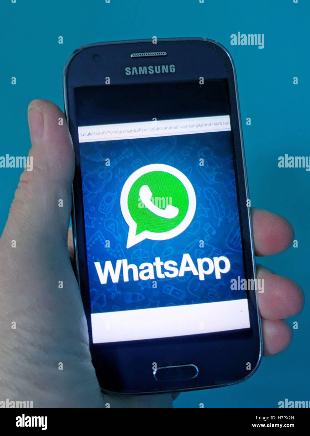 Logo WhatsApp sur l'écran du smartphone, Londres Banque D'Images