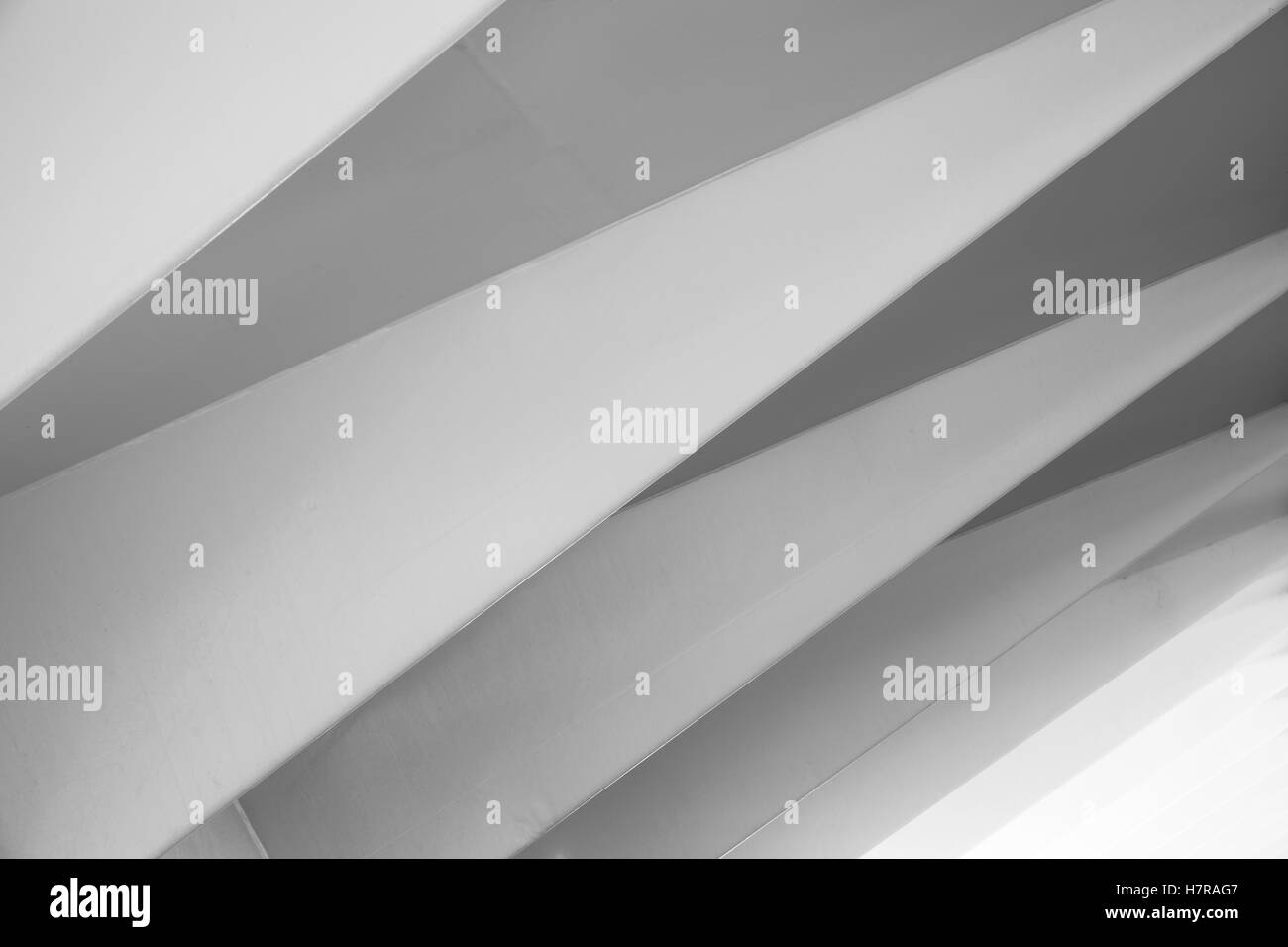 Résumé Contexte La construction en acier blanc, poutres de pont moderne bas Banque D'Images