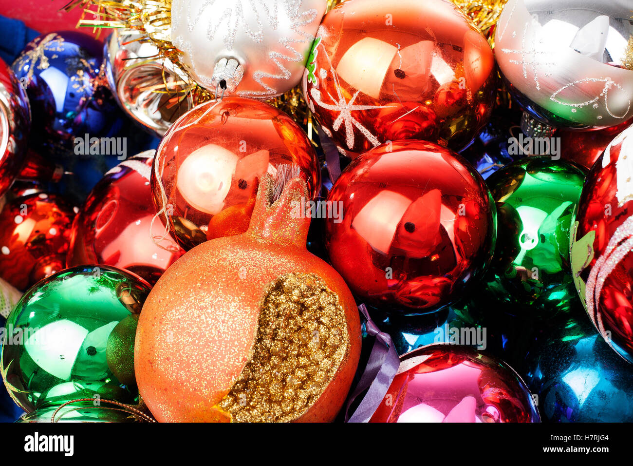 Ornements de noël belle vintage en verre véritable noël boules colorées.  accrocheur du bal de Noël brillant concept texture papier peint Photo Stock  - Alamy