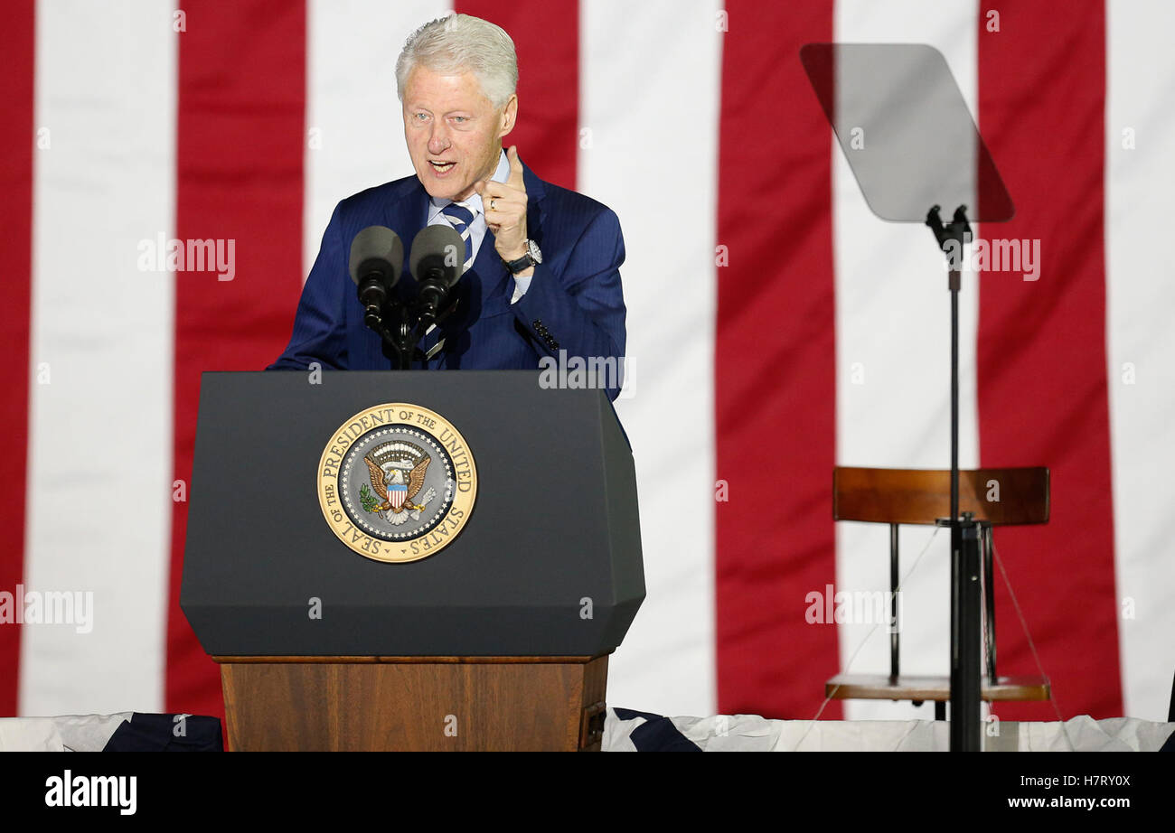 Philadelphie, USA. 07Th Nov, 2016. Le président Bill Clinton parle parler pendant la manifestation sur GOTV Independence Mall avec Hillary Clinton à Philadelphie, PA sur 11/7/2016 : Le crédit d'accès Photo/Alamy Live News Banque D'Images