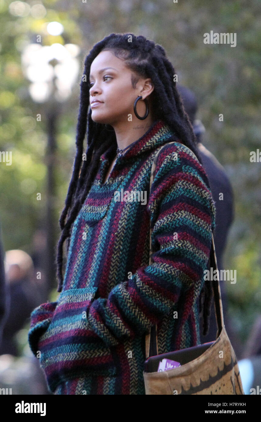 New York, NY, USA. 07Th Nov, 2016. Rihanna sur le tournage de Ocean's 8 dans Central Park à New York le 07 novembre 2016. Credit : Rw/media/Alamy Punch Live News Banque D'Images