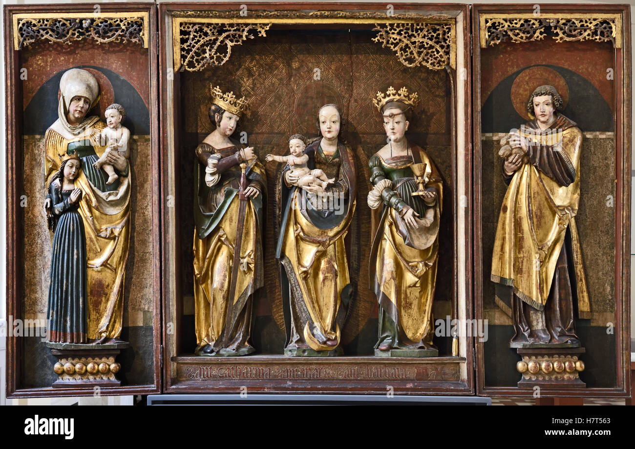 Retable ailé avec la Vierge et l'enfant St Anne et d'autres saints 1520 Allemand Allemagne Vogtland Banque D'Images