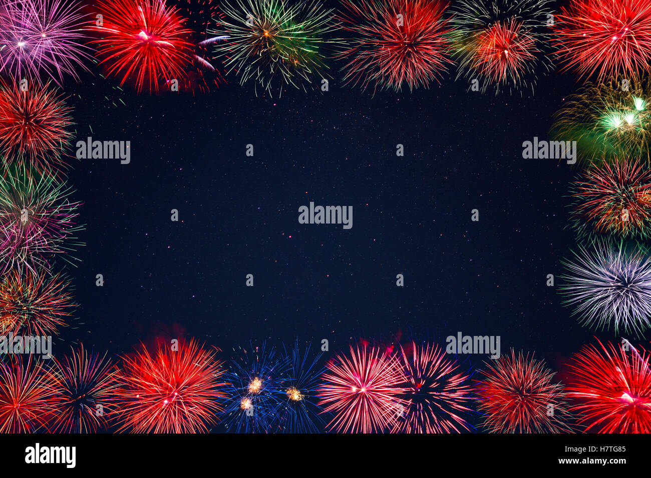 Celebration fireworks mousseux carte de souhaits, copier l'espace. Le jour de l'indépendance, 4 juillet vacances salute. Nouvelle Année belle cel Banque D'Images