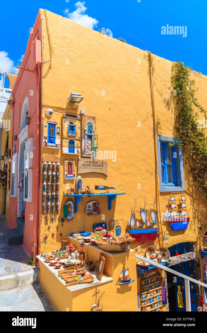 OIA, Santorini Island - 22 MAI 2016 : Boutique avec souvenirs sur rue à Oia sur l'île de Santorin, Grèce. Banque D'Images