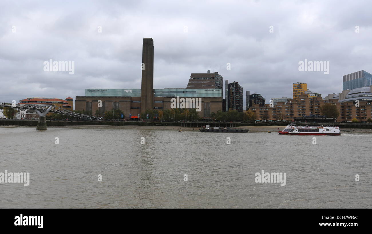 Millennium Bridge et Tate modern avec commutateur extension maison london uk en novembre 2016 Banque D'Images