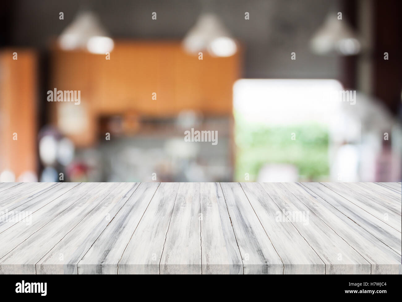 Abstract blur coffee shop avec tableau blanc dessus. Pour l'affichage des produits Banque D'Images