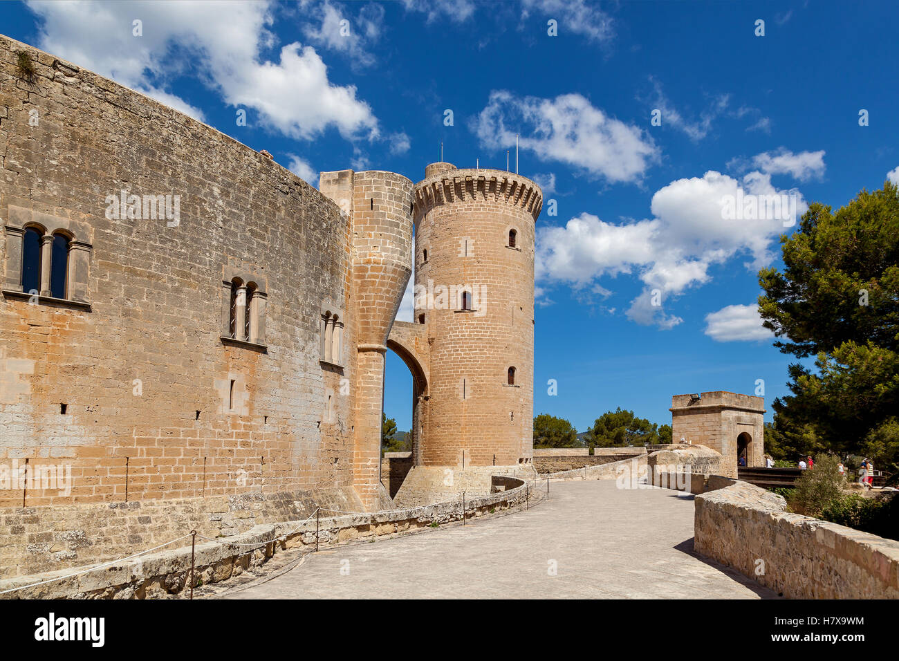Château de Bellver est un château de style gothique sur une colline à 3 km à l'ouest du centre de Palma, sur l'île de Majorque, Baléares est Banque D'Images Château de Bellver est un château de style gothique sur une colline à 3 km à l'ouest du centre de Palma, sur l'île de Majorque, Baléares est Banque D'Images