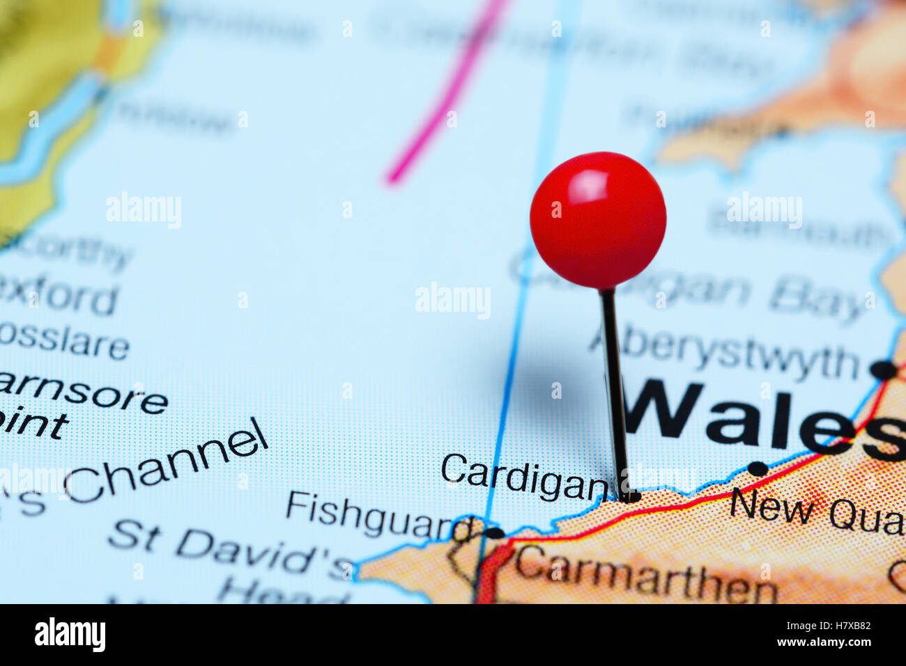 Cardigan épinglée sur une carte du Pays de Galles Banque D'Images