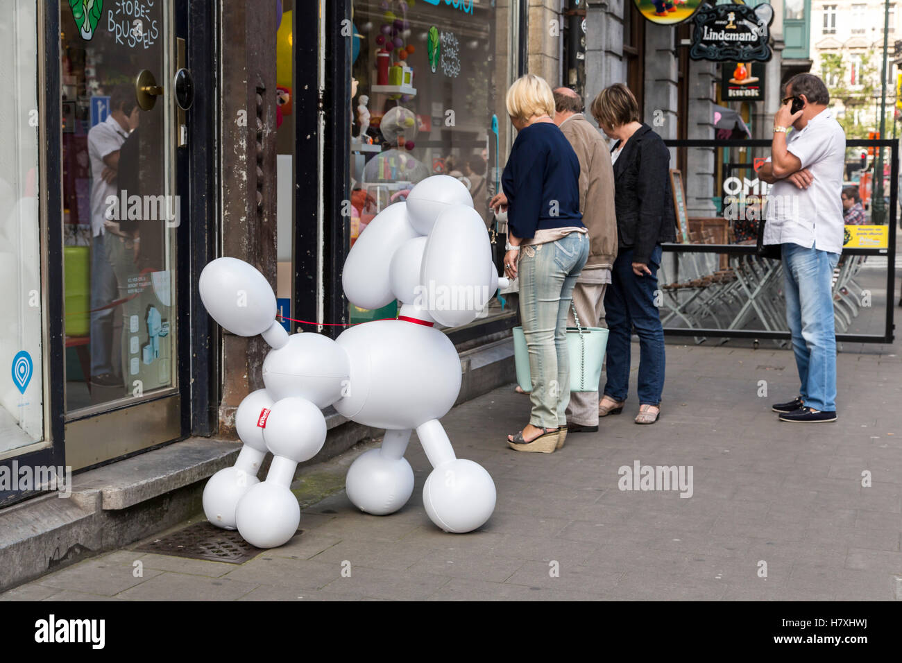 Bruxelles, Belgique, boutique de la rue du Lombard, poodle sculpture, design shop, Banque D'Images