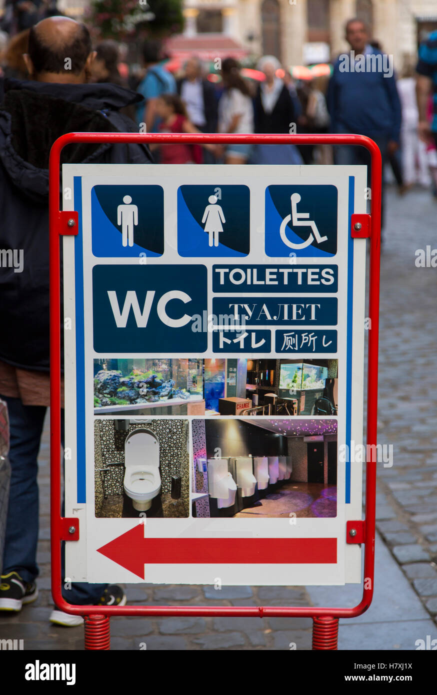 Bruxelles, Belgique, enseigne, enseigne publicitaire, pour toilettes dans la vieille ville, Banque D'Images