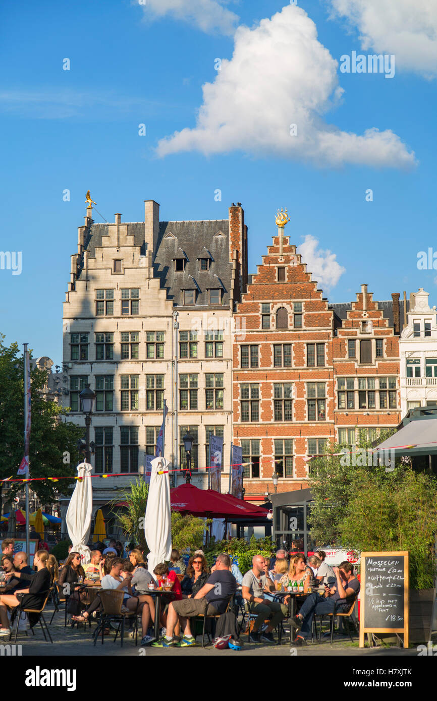 Les cafés en plein air dans le marché principal, Anvers, Flandre orientale, Belgique Banque D'Images