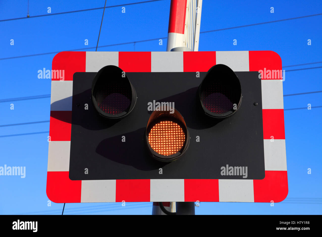 Orange correspondant à un passage à niveau sans pilote, East Coast Main Line Railway, Peterborough (Cambridgeshire, Angleterre, RU Banque D'Images