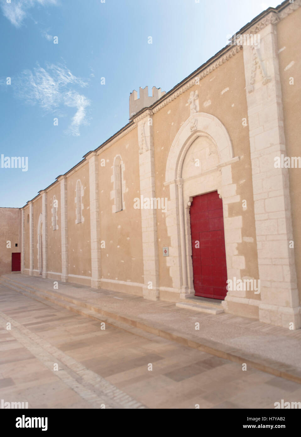 L'église catholique fraîchement rénové église Saint-Dominique de Bonifacio dans la citadelle de Bonifacio, Corse, France Banque D'Images