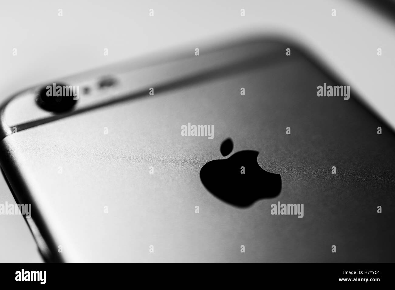 Retour de l'Apple iPhone 6s avec logo Apple et de l'appareil photo Banque D'Images