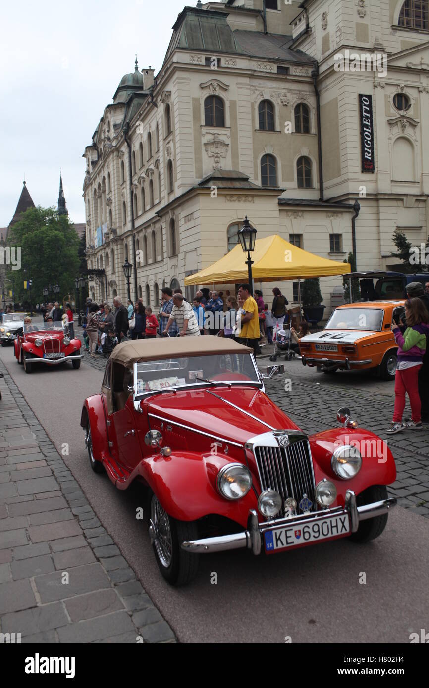 Voiture MG TF 1500 vétéran au Cassovia Retro Show dans le centre historique de Kosice, Slovaquie. Banque D'Images