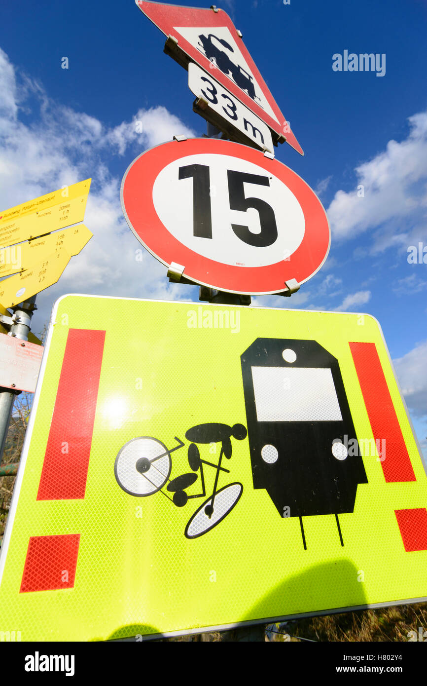 Niedernsill : Inscription à un passage à niveau : danger pour l'accident de vélo et train, Tyrol, Salzbourg, Autriche Banque D'Images