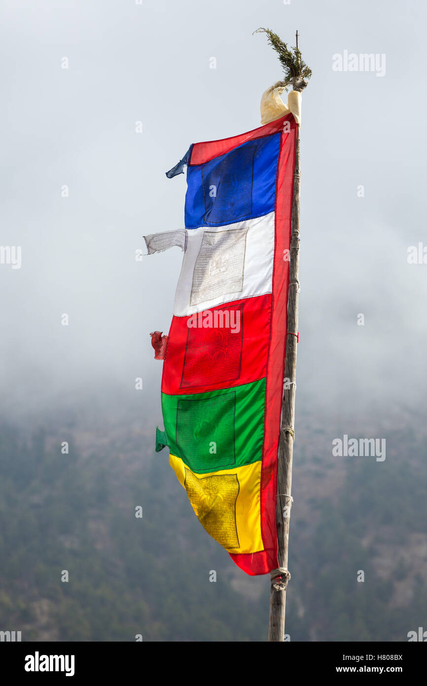 Drapeaux de prière bouddhiste au Népal Banque D'Images