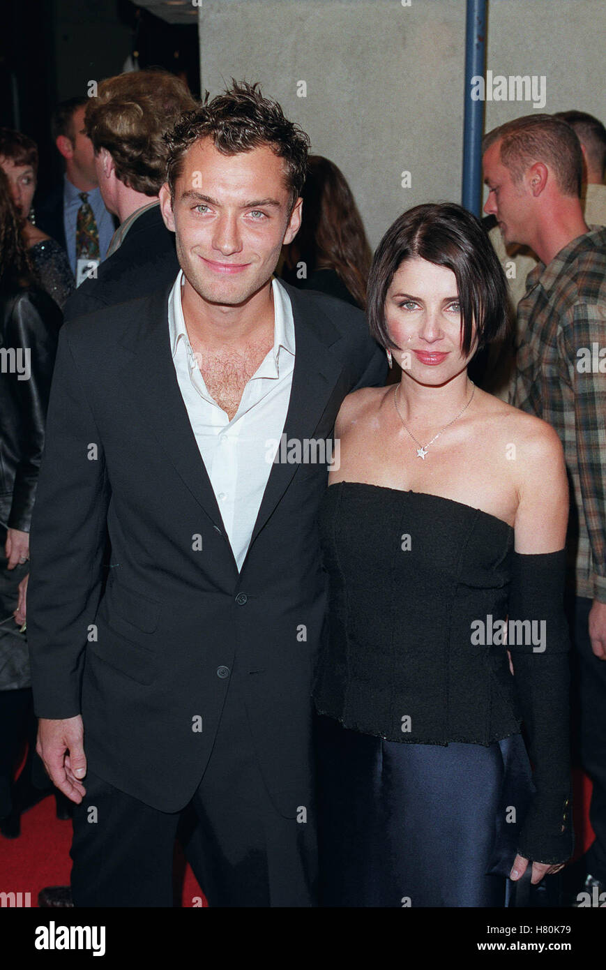 JUDE LAW ET SADIE FROST LOS ANGELES USA 12 décembre 1999 Banque D'Images
