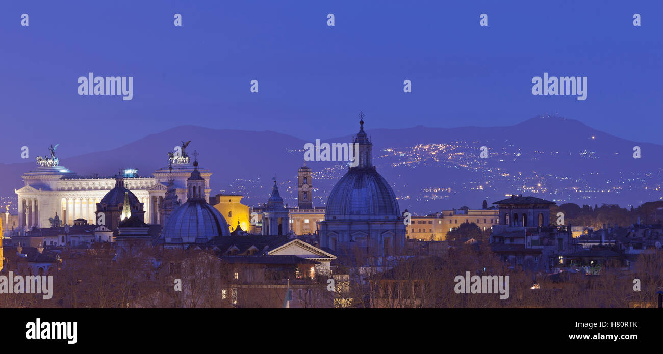 Rome. Voir l'horizon de cityscape panorama sur le toit : Vittorio Emanuele, la Piazza Venezia Banque D'Images