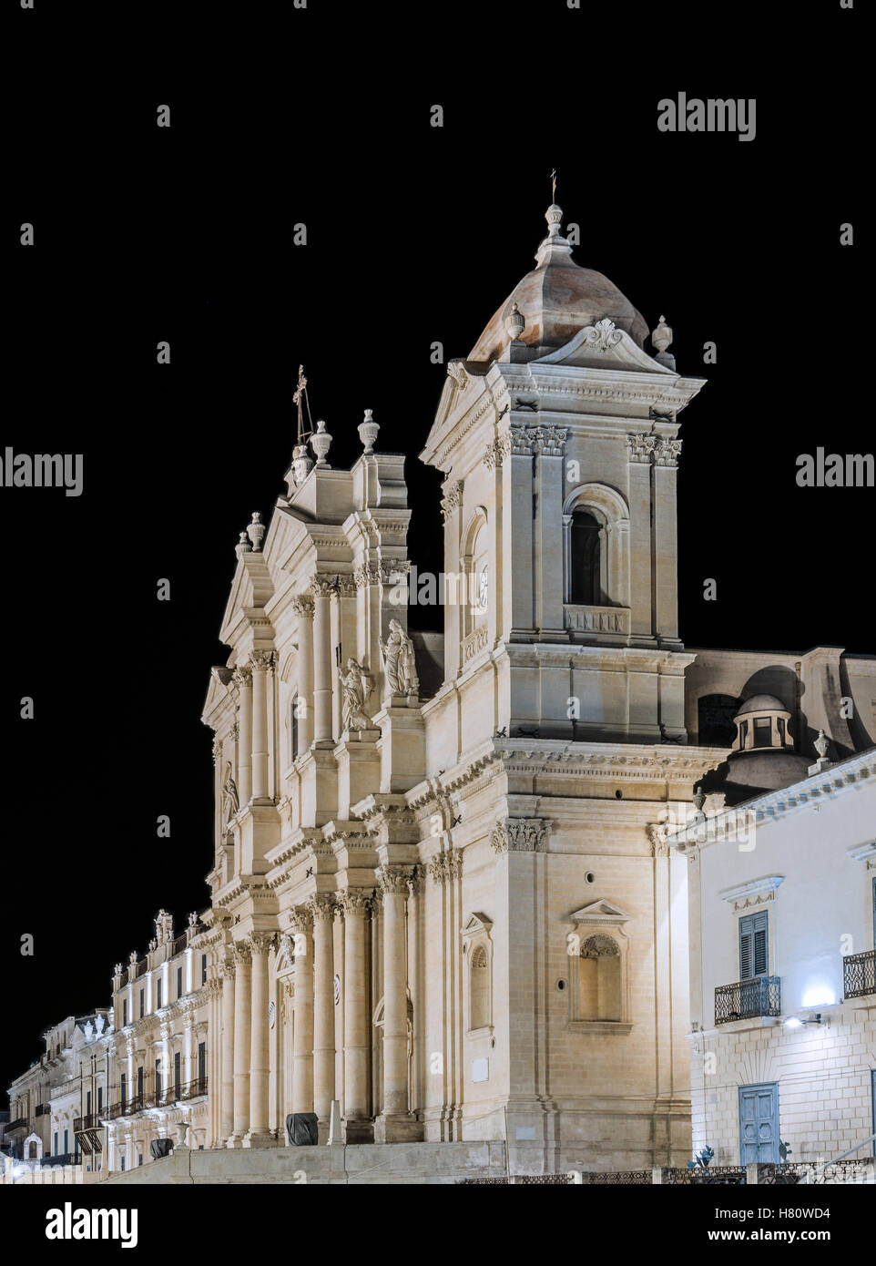 La cathédrale de Noto en Sicile dans la nuit Banque D'Images