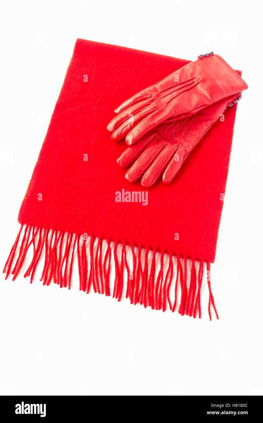 Écharpe Cachemire luxueux et des gants en cuir en rouge Banque D'Images Écharpe Cachemire luxueux et des gants en cuir en rouge Banque D'Images