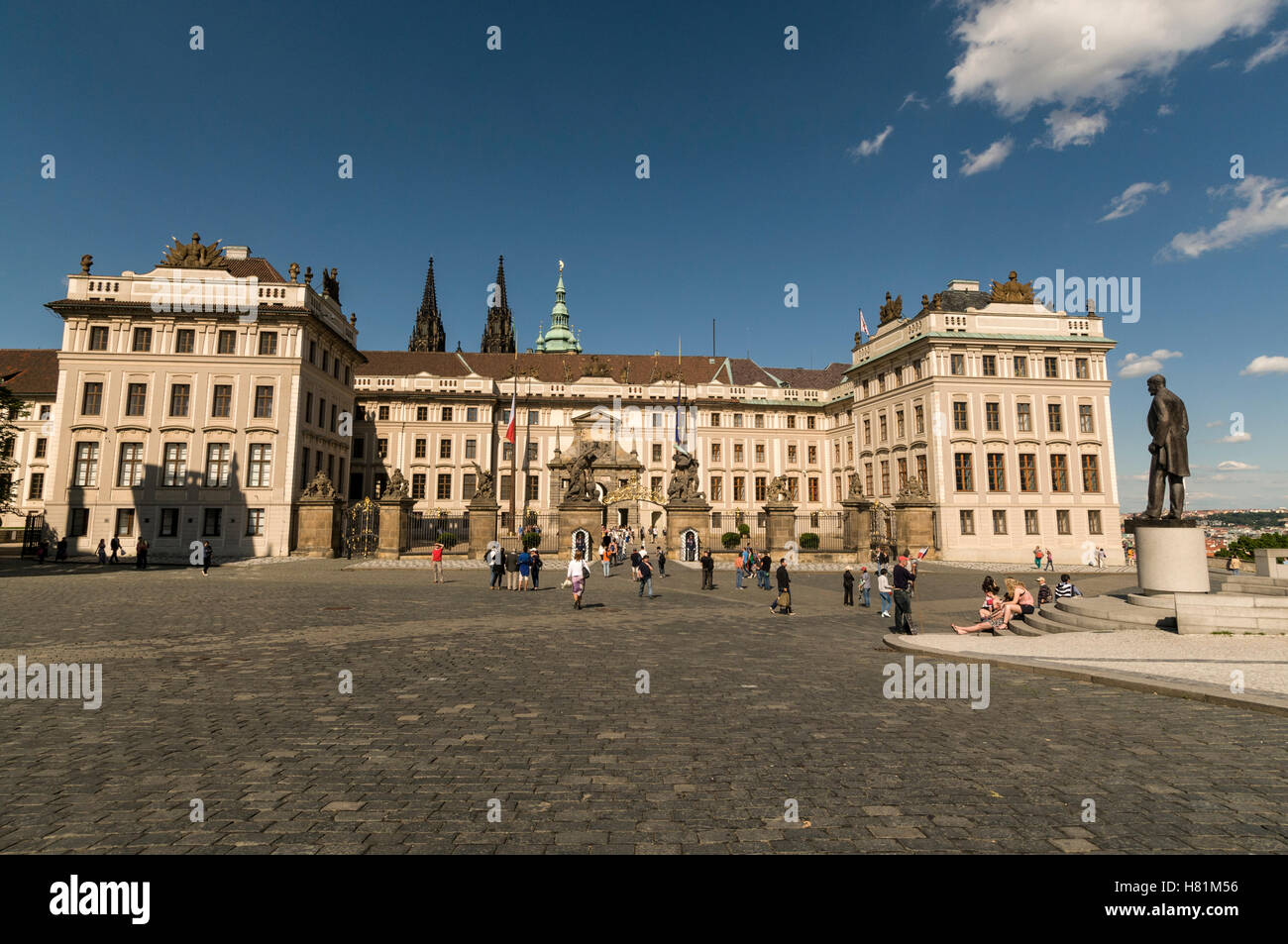 L'entrée principale du château de Prague comprend le bureau présidentiel tchèque dans le quartier de Castle Hill à Prague, en République tchèque Banque D'Images