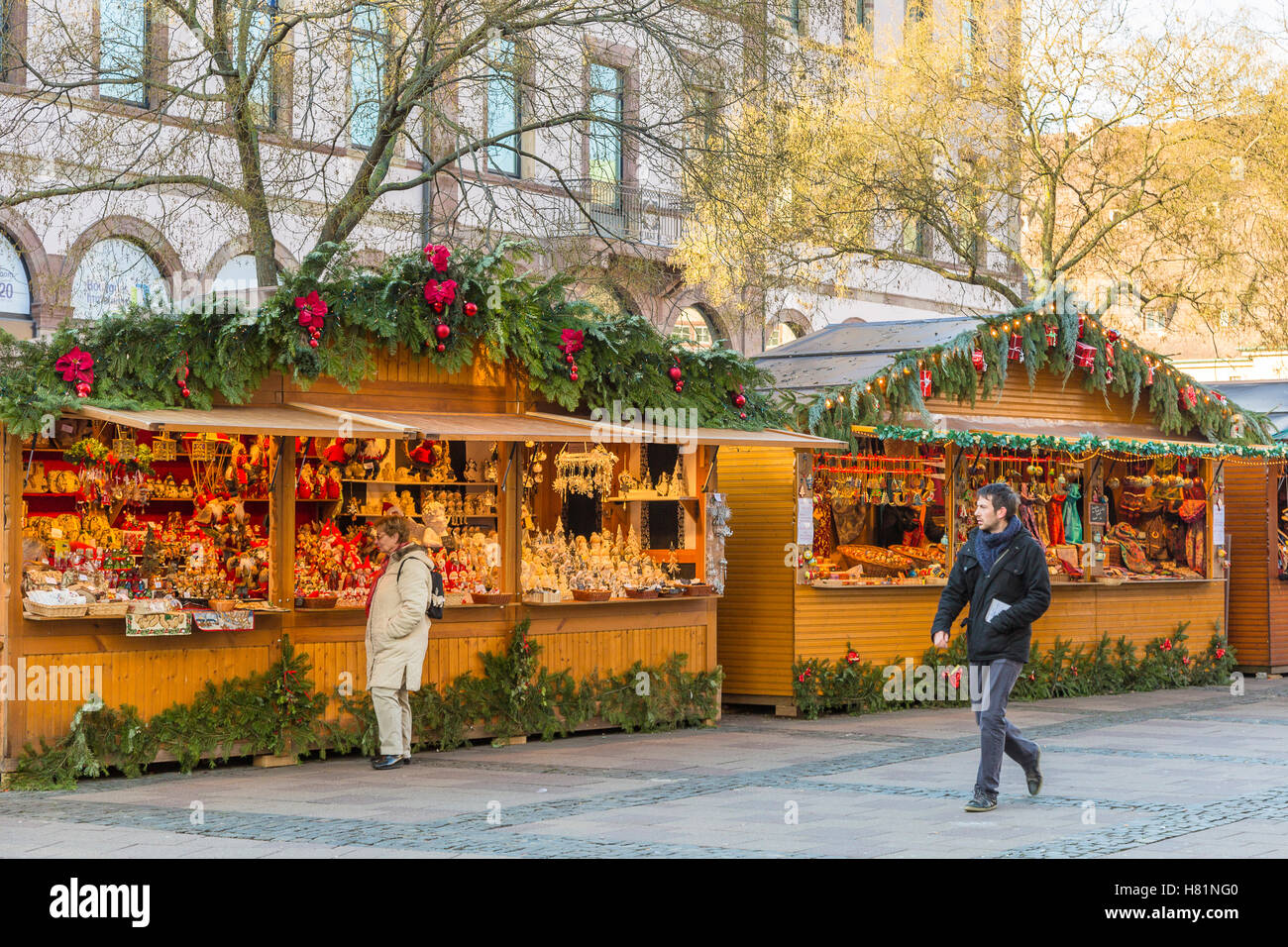 Marché de Noël dans le centre de Strasbourg, route des vins, Alsace